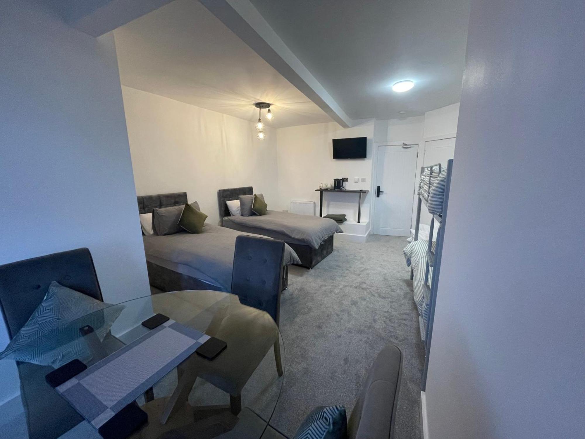 Harbour Watch Hotel Holyhead Bagian luar foto