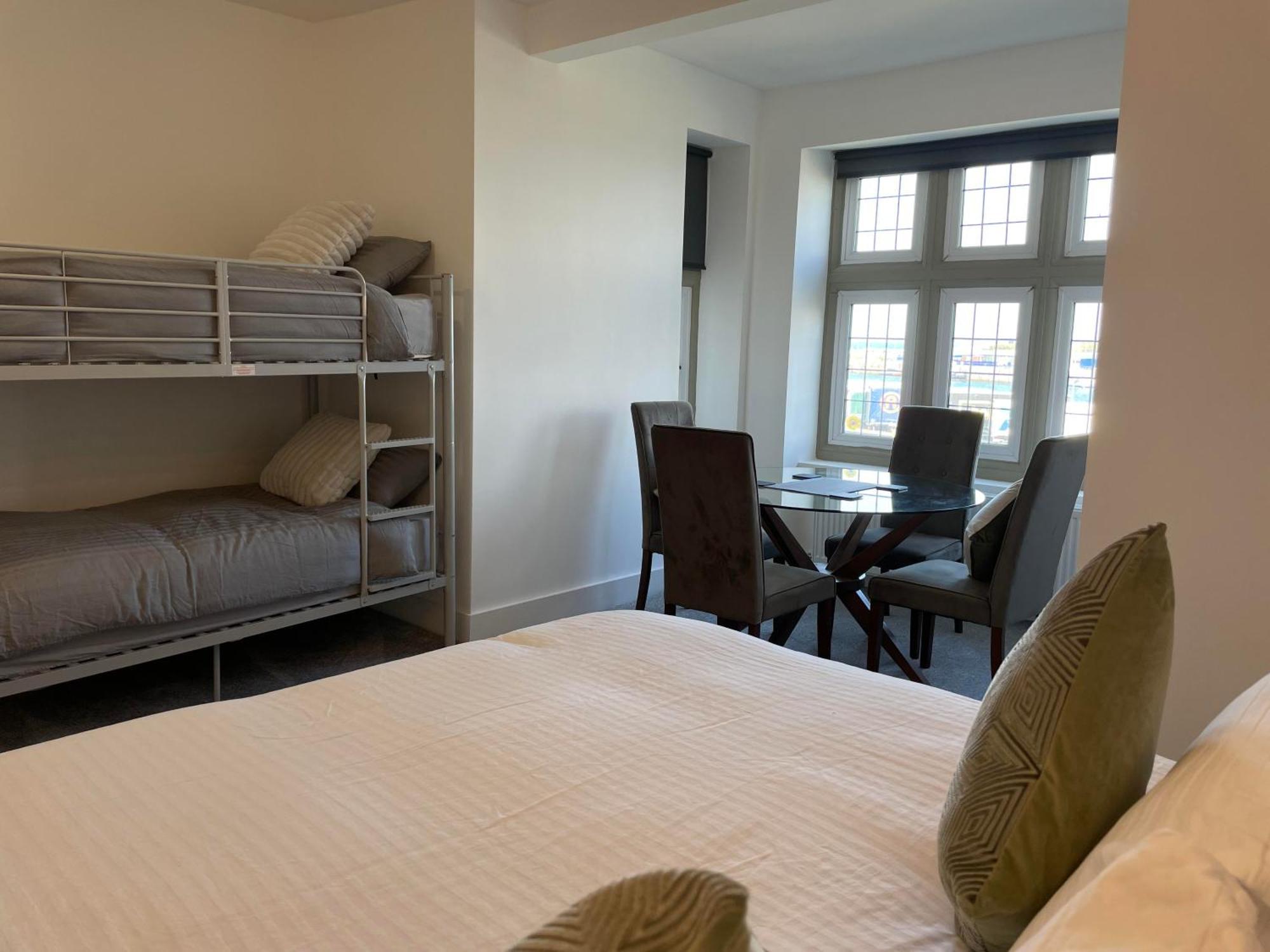Harbour Watch Hotel Holyhead Bagian luar foto