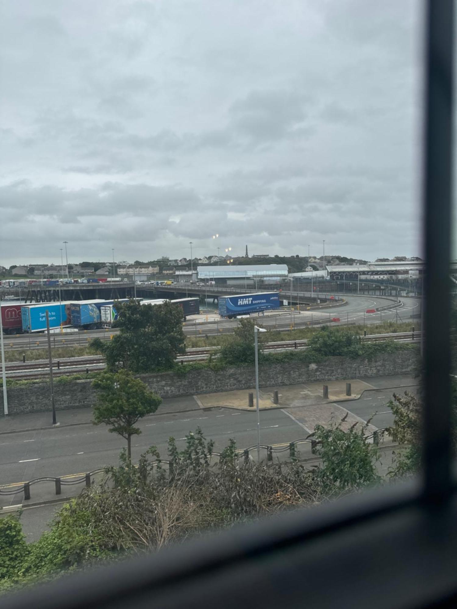 Harbour Watch Hotel Holyhead Bagian luar foto