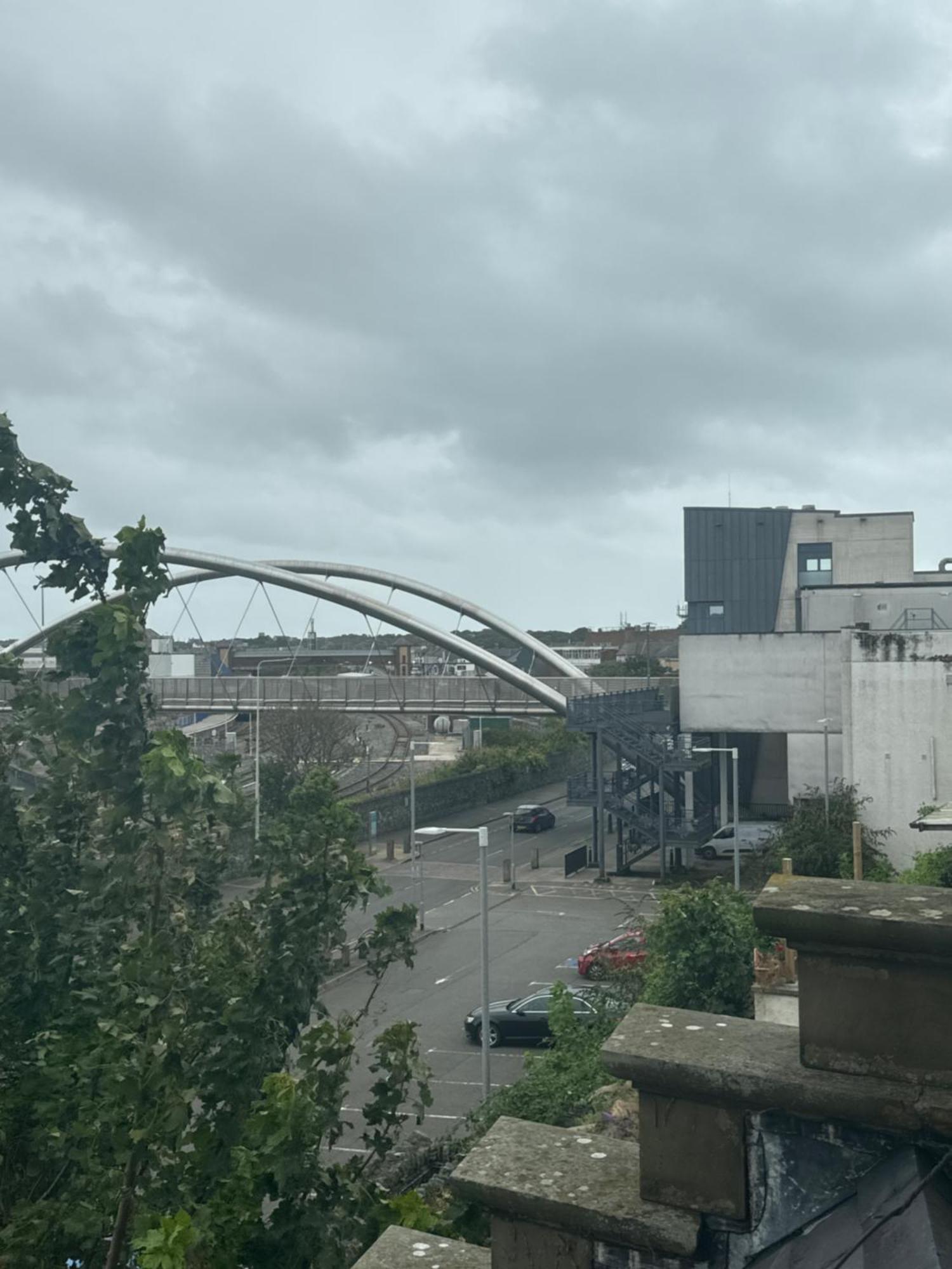 Harbour Watch Hotel Holyhead Bagian luar foto